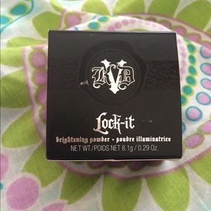 Kat Von D Lock-it brightening powder in petal